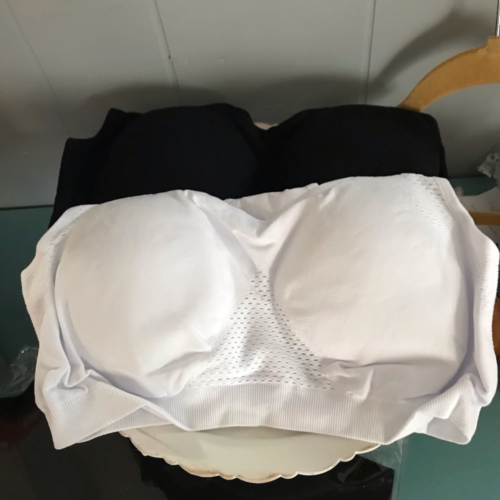 YOU GET 2 BREATHABLE SPORTS BRAS BLACK &WHITE NWOT PADDED SIZE XL NEVER WORN